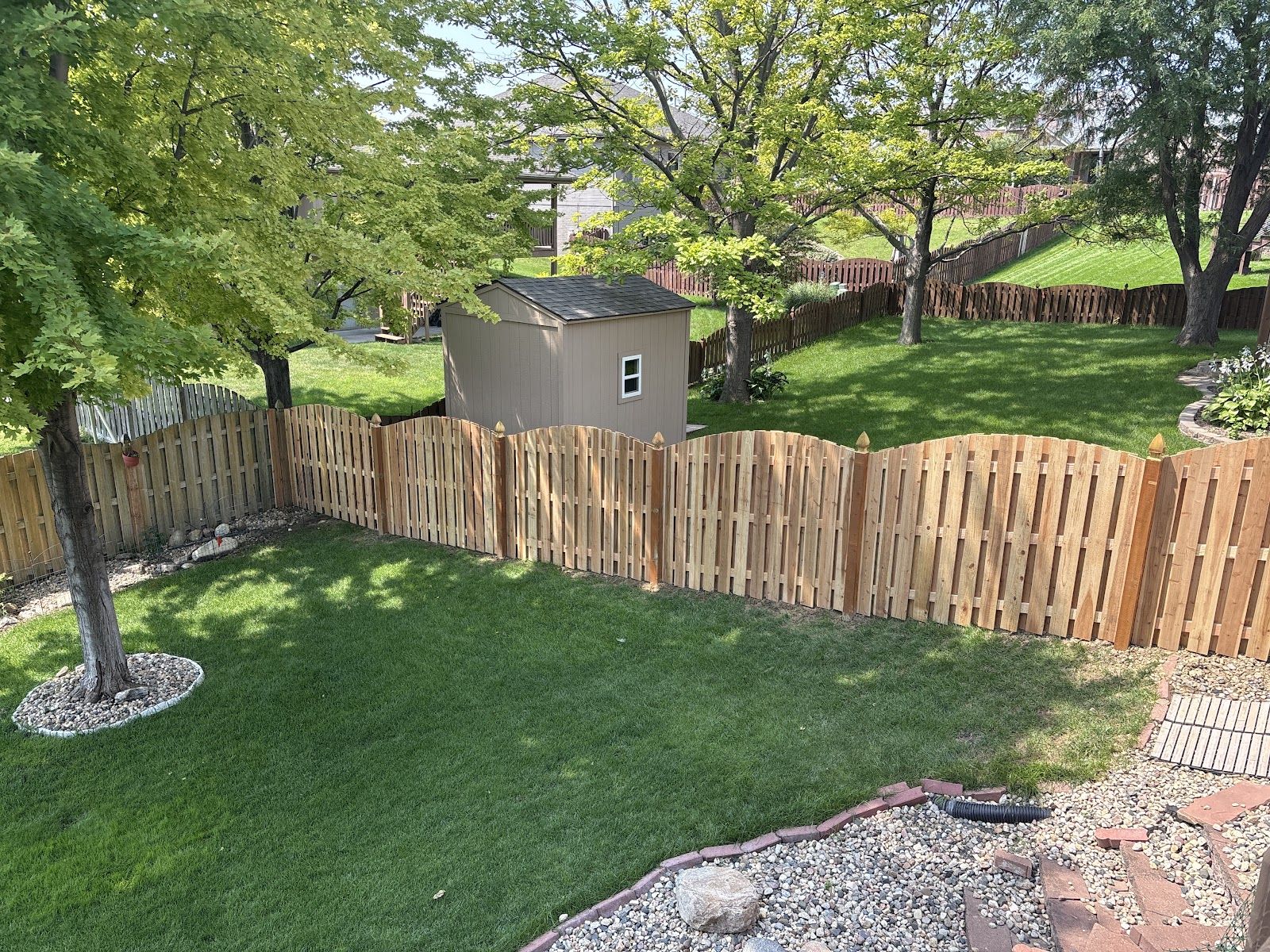 Scalloped cedar shadowbox fence