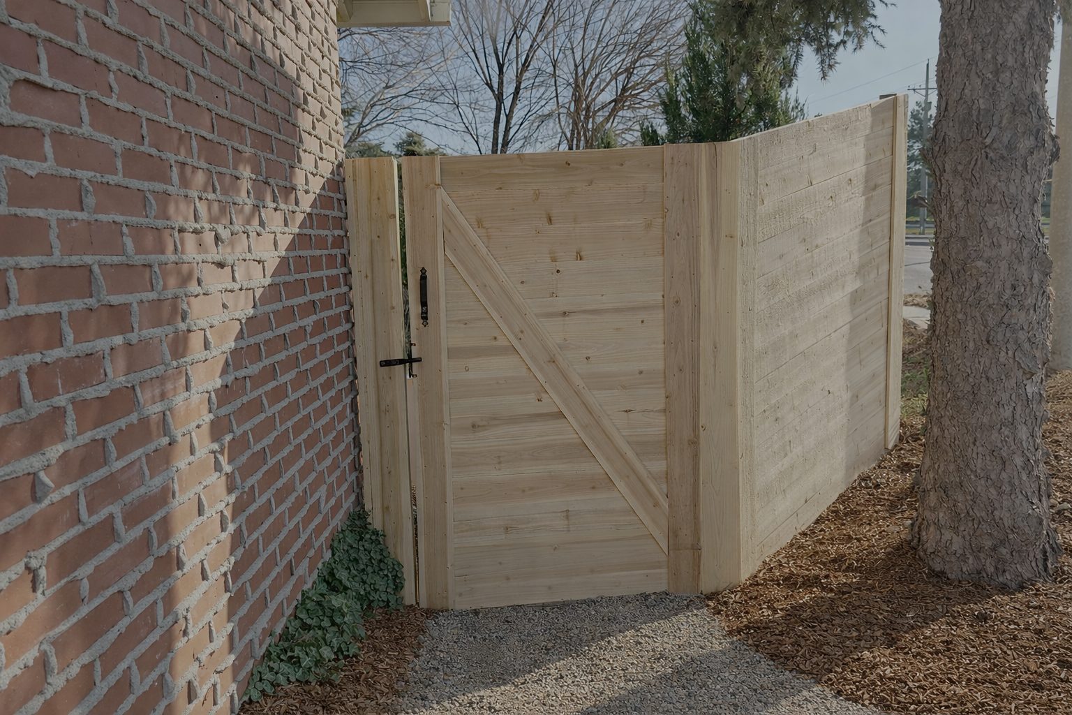 Horizontal cedar privacy fence